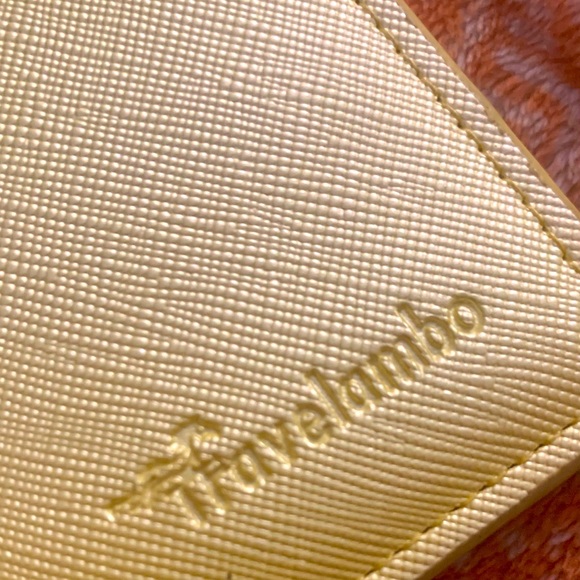 SUPER CUTE PASTEL YELLOW WALLET - Picture 3 of 9